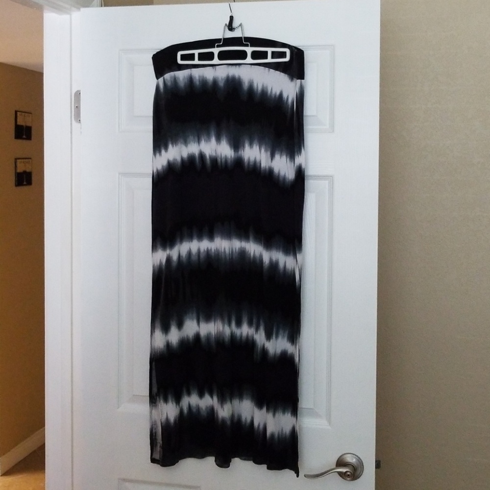 a.n.a Black and White Tie Dye Maxi Skirt